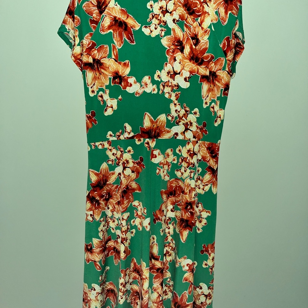 Ladies dress with bold colors. Designer Olivia Mathis. Size L.